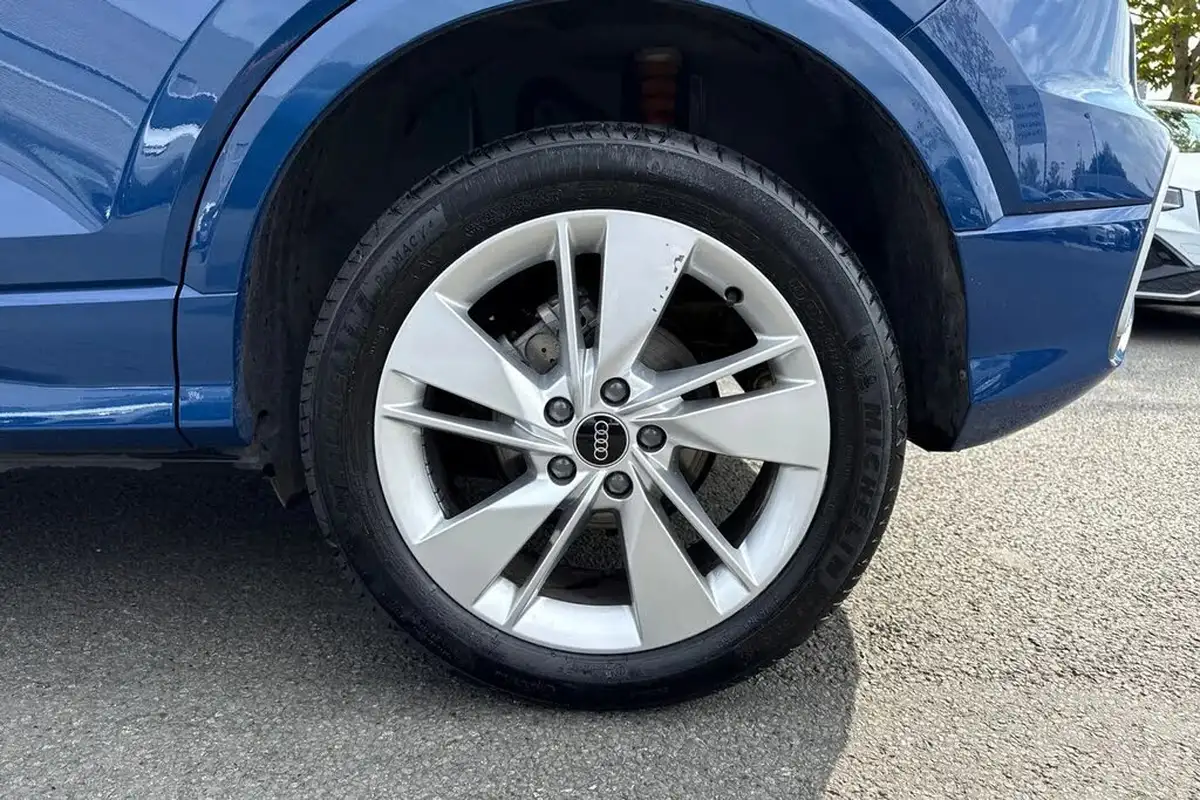 2025-audi-q2-15-35-tfsi-s-line-big-10