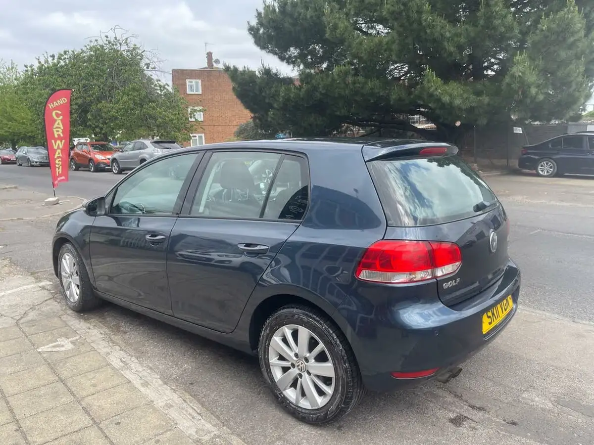 2011-volkswagen-golf-14-match-125ps-5d-dsg-big-6