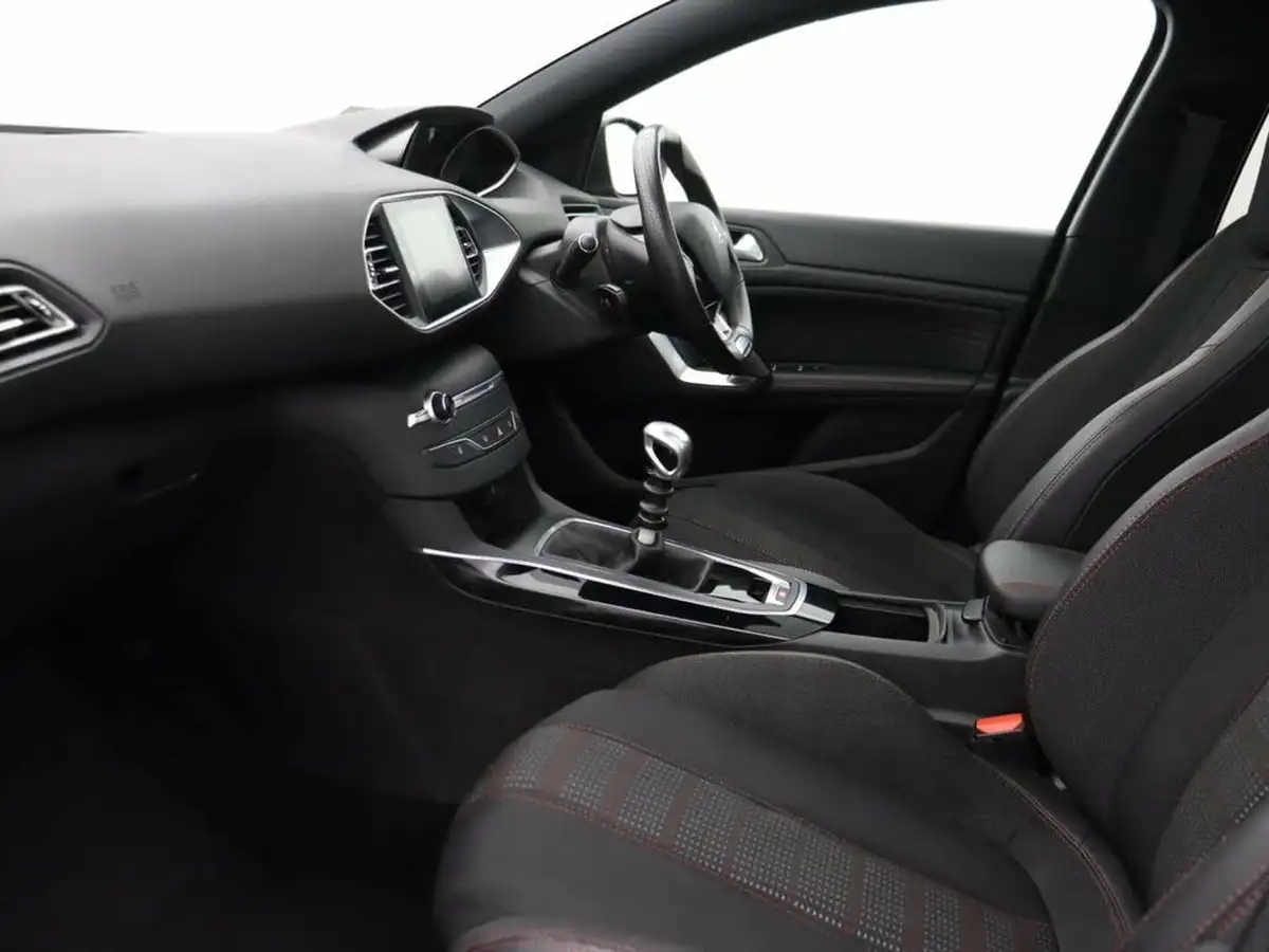 2019-peugeot-308-15-bluehdi-gt-line-eat8-big-31