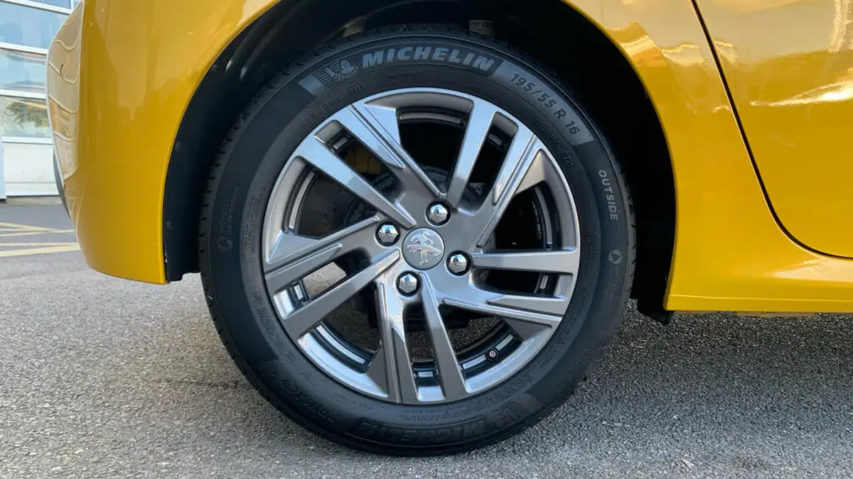 2023-peugeot-208-12-puretech-active-premium-big-15