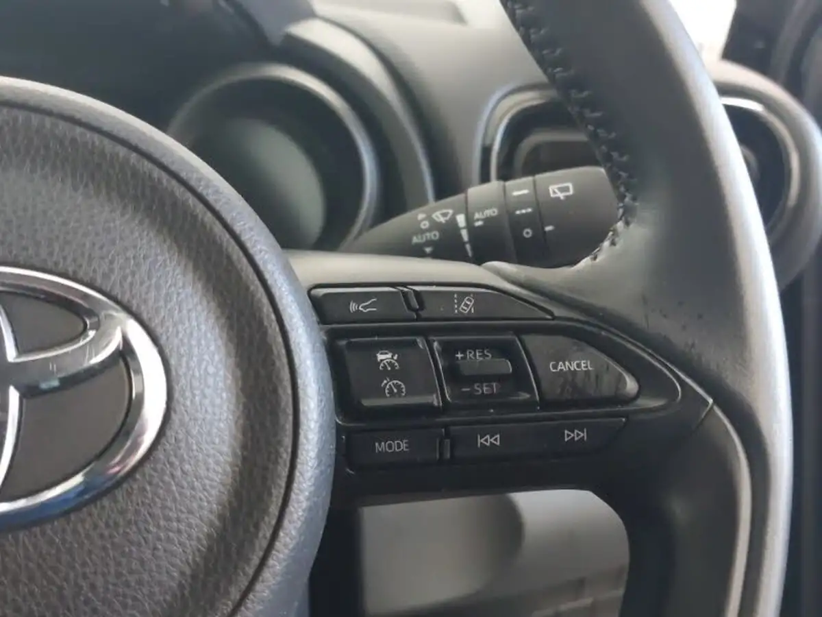 2022-toyota-yaris-15-vvt-i-design-big-12