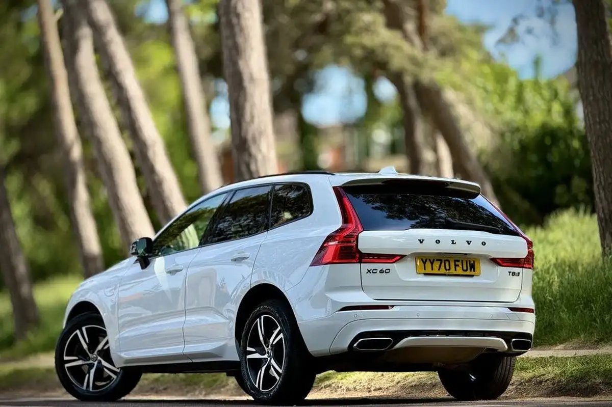 2020-volvo-xc60-20-t8-r-design-big-1