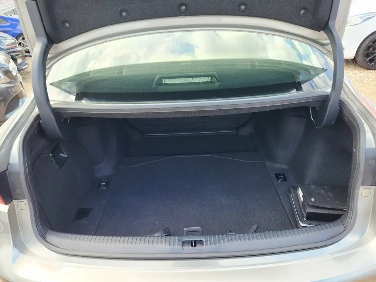 2014-lexus-is-300h-25-premier-big-8