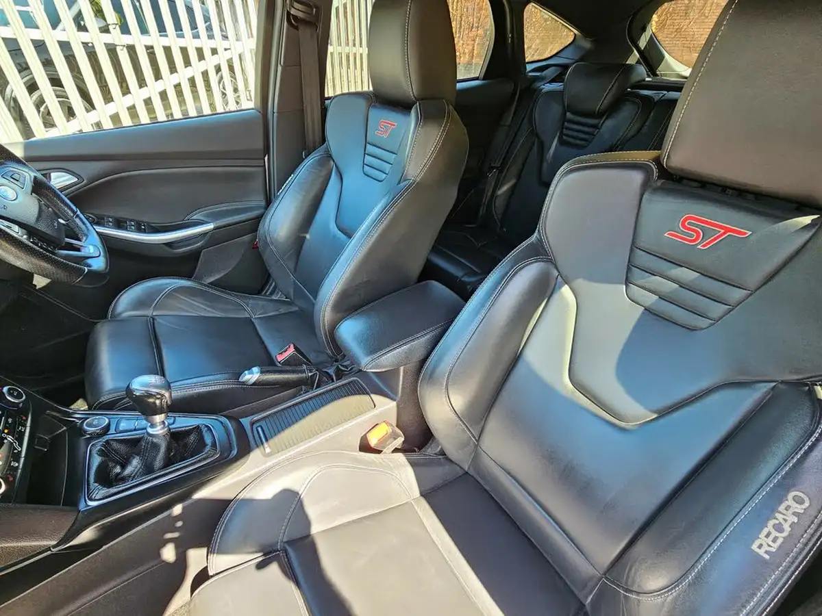 2017-ford-focus-20t-st3-hatchback-big-13