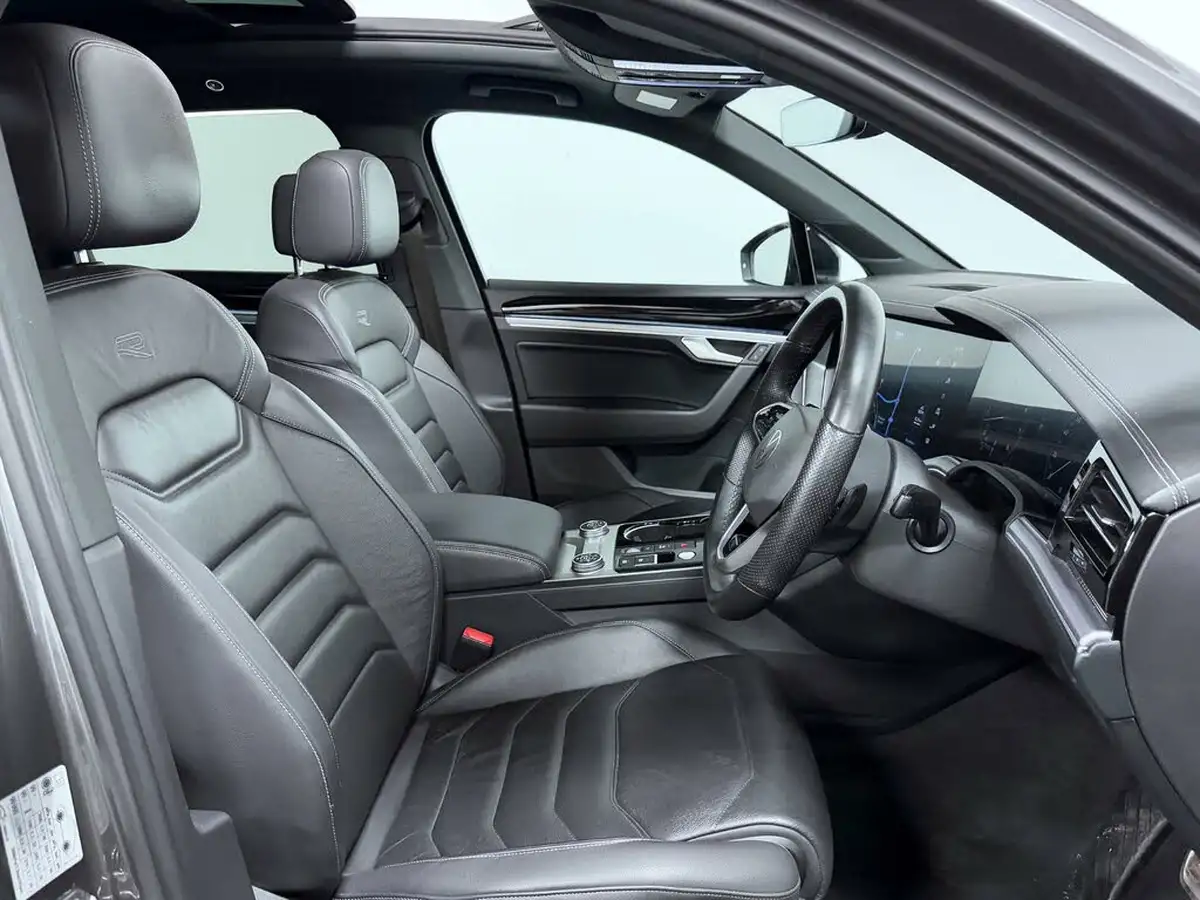 2022-volkswagen-touareg-30tsi-black-edition-big-27