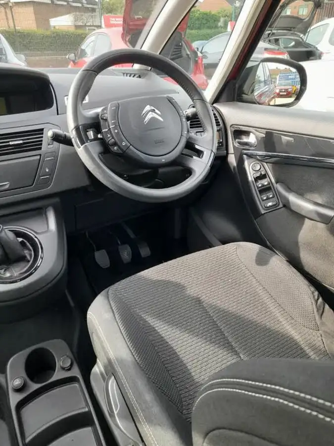 2013-citroen-c4-picasso-16hdi-platinum-big-13