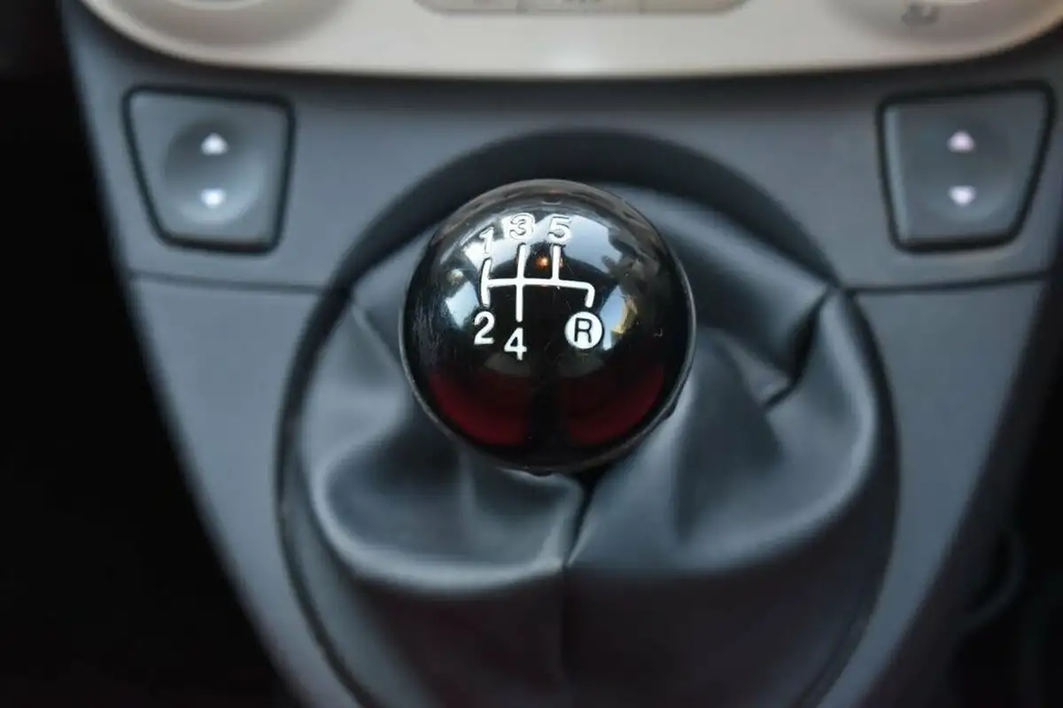 2014-fiat-500-12-pop-big-14