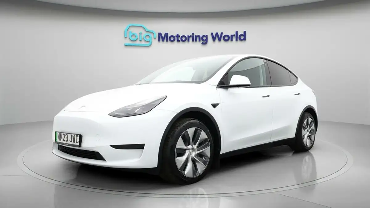 2023-tesla-model-y-e-rwd-big-2