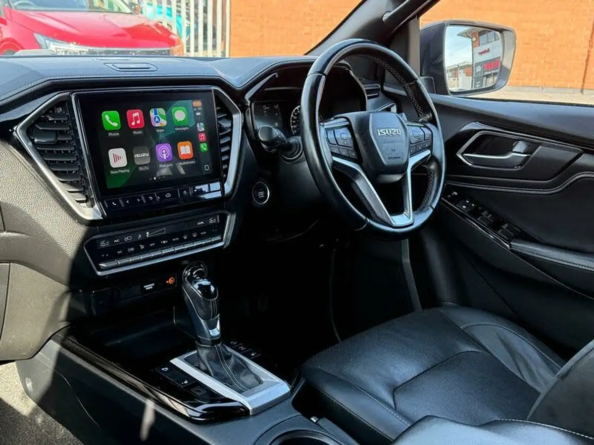 2022-isuzu-d-max-19td-v-cross-pickup-auto-big-1