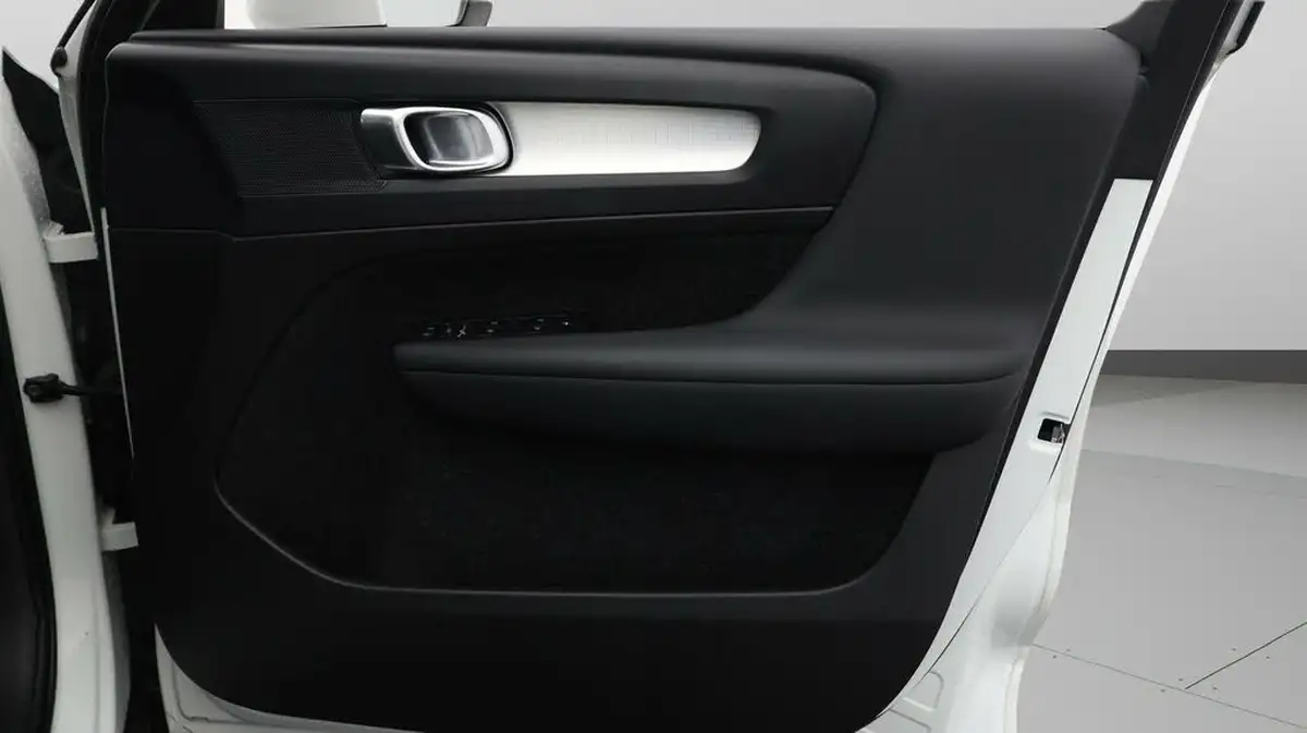 2020-volvo-xc40-20td-d3-momentum-geartronic-big-14