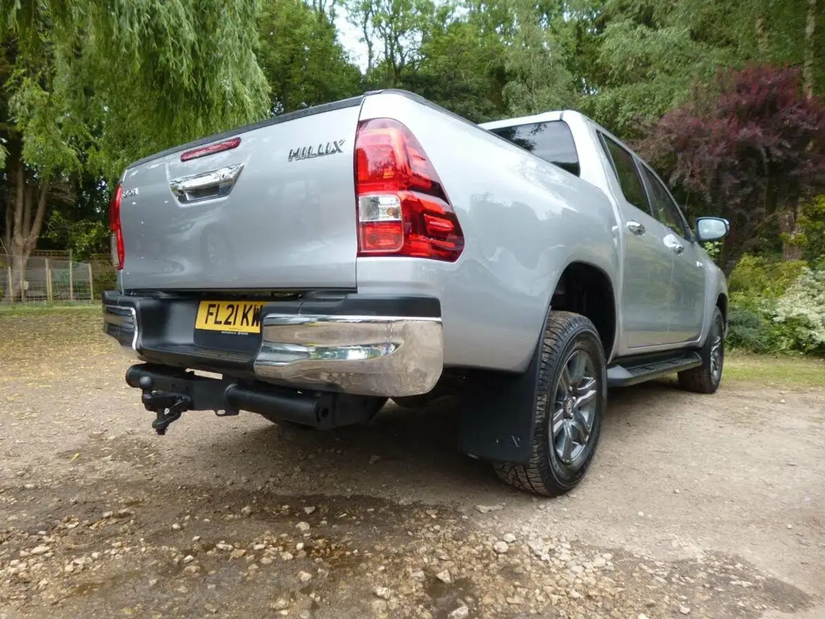2021-toyota-hi-lux-24d-4d-icon-150hpeu6dt-e-auto-big-10
