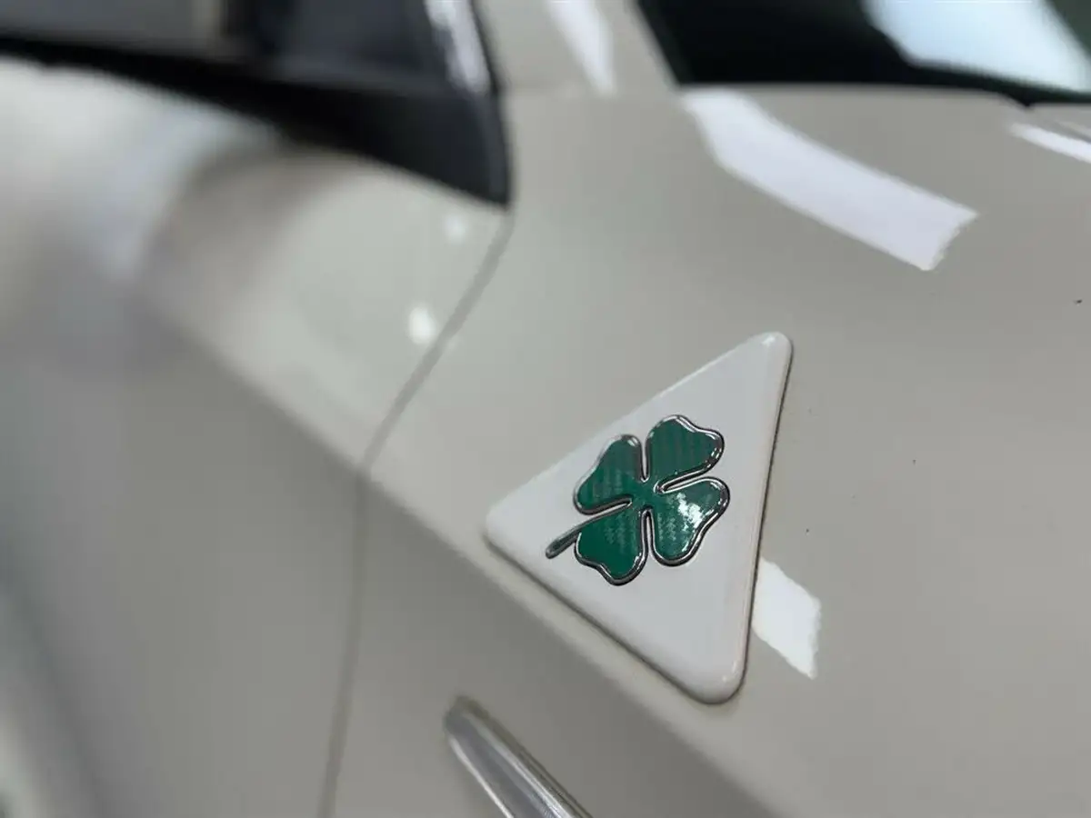 2011-alfa-romeo-giulietta-14-veloce-multiair-170bhp-big-25