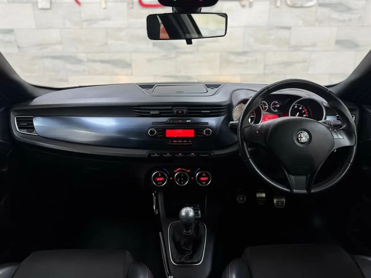 2011-alfa-romeo-giulietta-14-veloce-multiair-170bhp-big-1