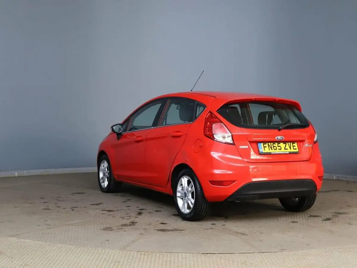 2015-ford-fiesta-10t-zetec-100ps-ecoboost-ss-5d-big-3