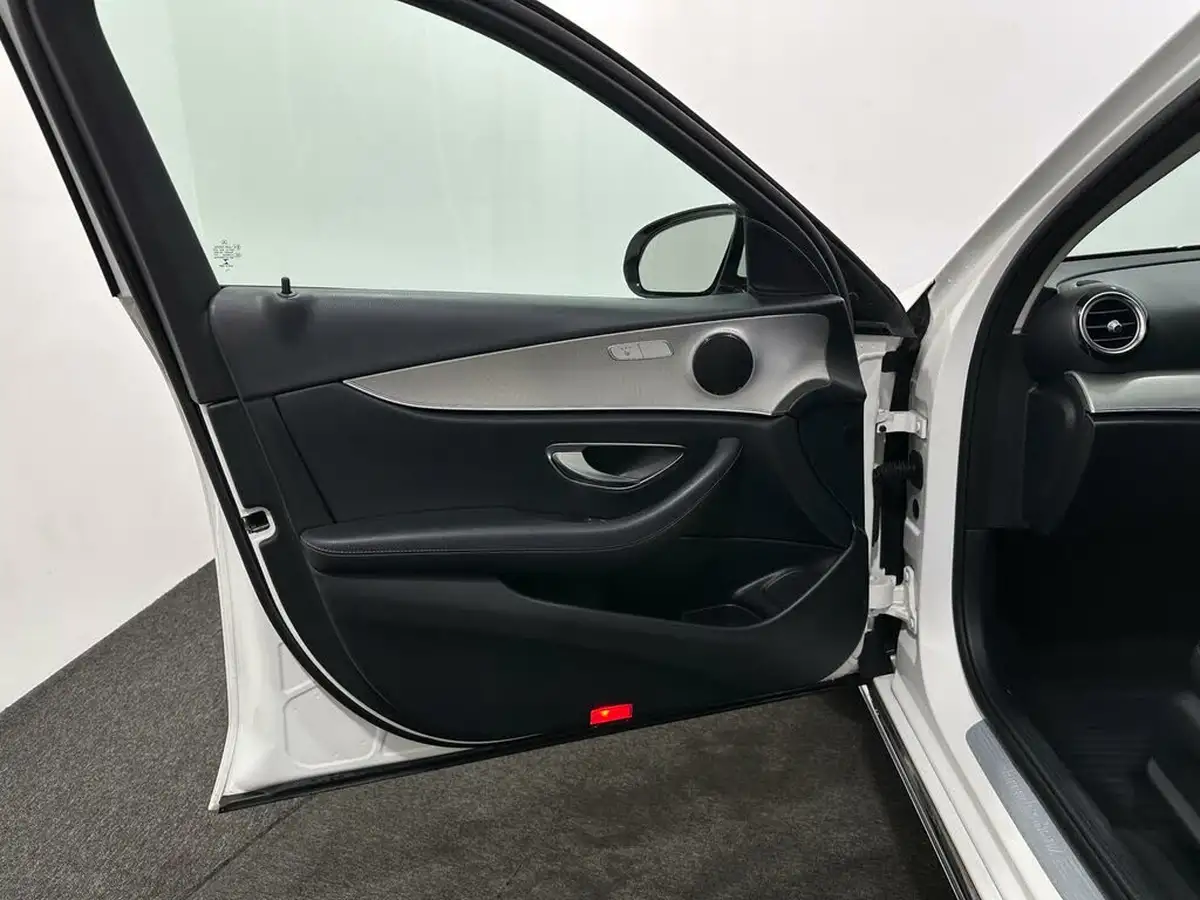 2017-mercedes-benz-e-class-20d-e220d-se-ss-estate-5d-big-34