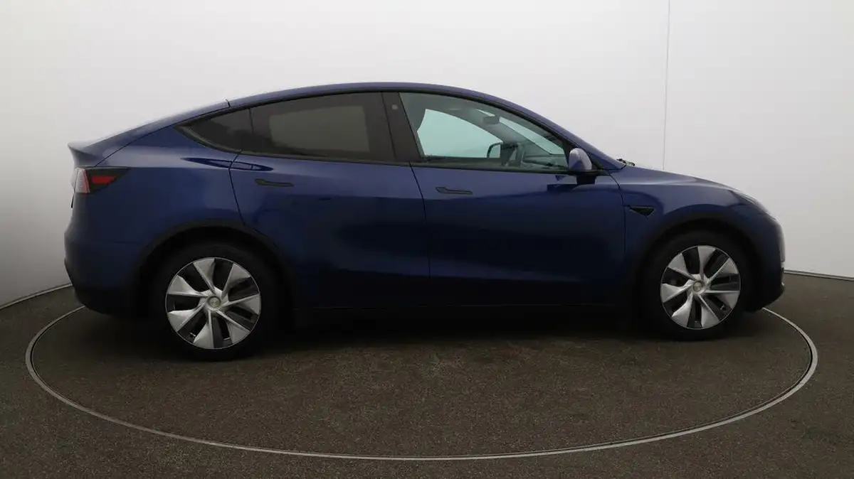 2022-tesla-model-y-e-long-range-big-50