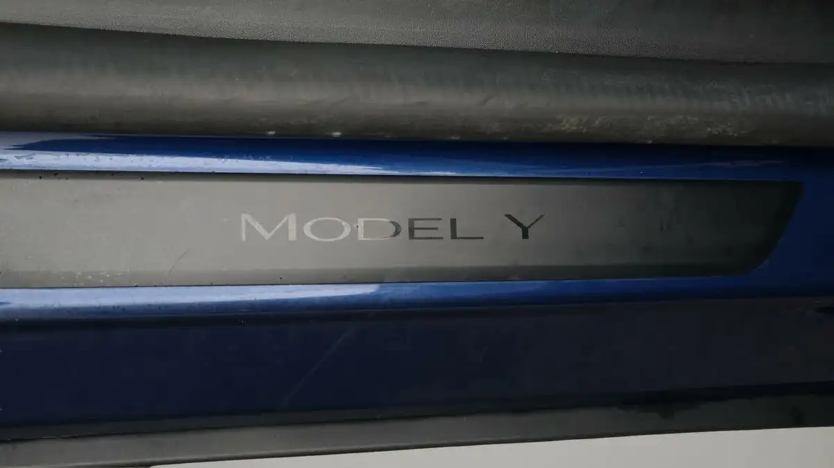 2022-tesla-model-y-e-long-range-big-22