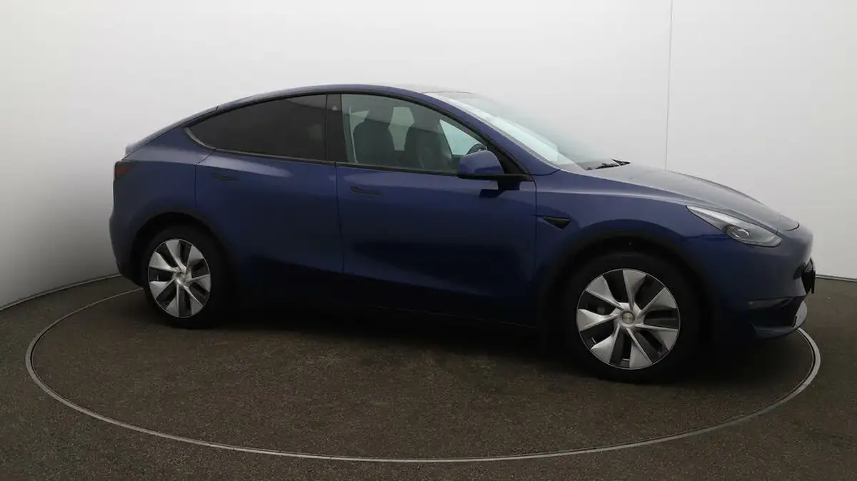 2022-tesla-model-y-e-long-range-big-46