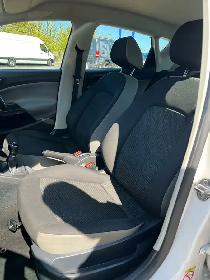 2016-seat-ibiza-10-vista-hatchback-5d-big-17