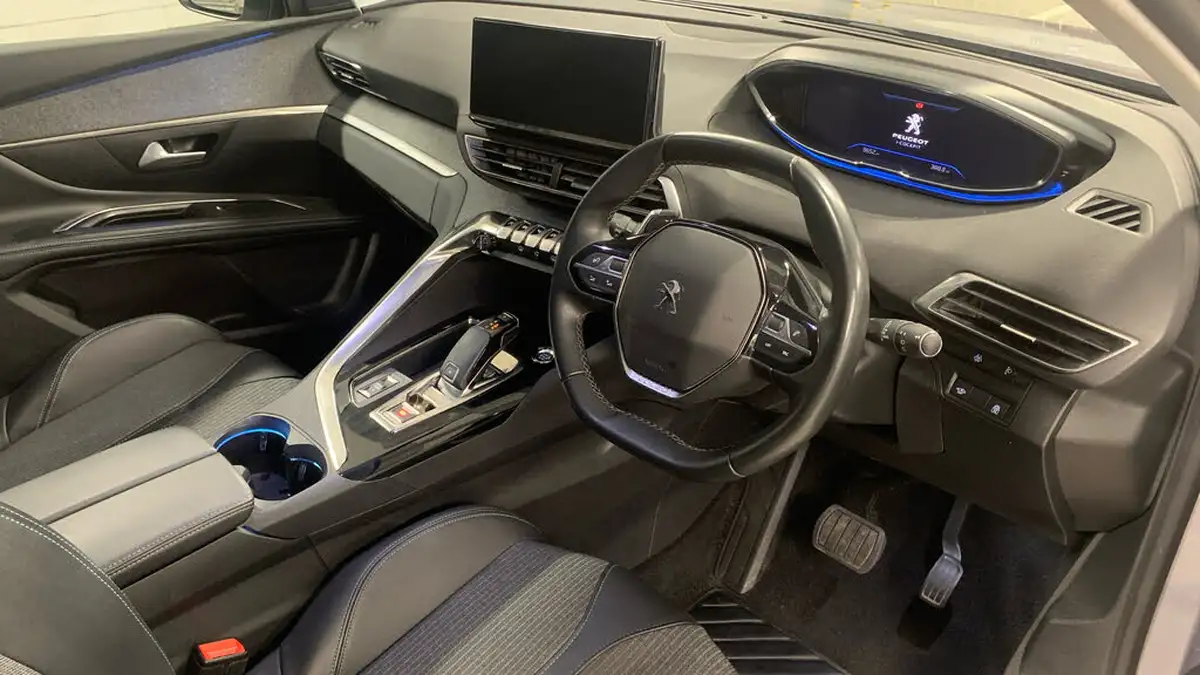 2021-peugeot-5008-suv-12-puretech-allure-premium-eat8-big-10