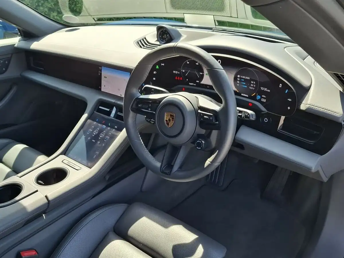 2021-porsche-taycan-e-4-cross-turismo-big-6