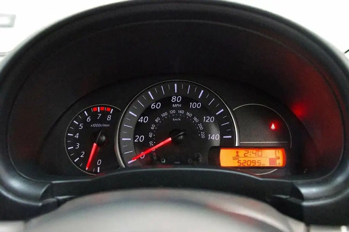 2015-nissan-micra-12-acenta-80ps-big-18