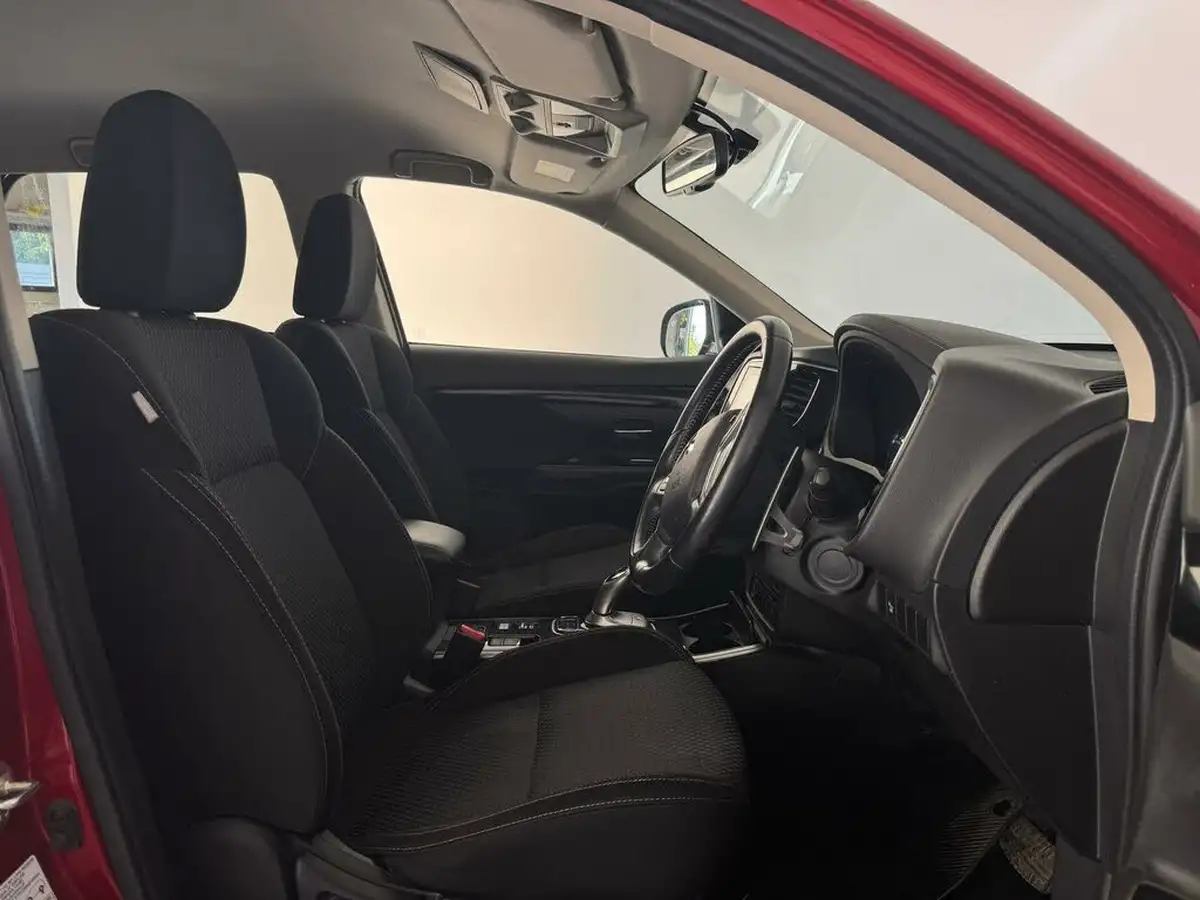 2020-mitsubishi-outlander-24-design-phev-big-9