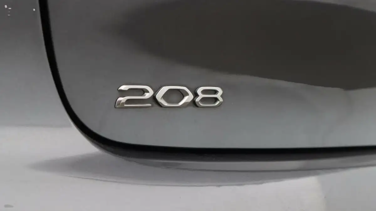 2021-peugeot-208-12-puretech-gt-100bhp-eat8-big-21