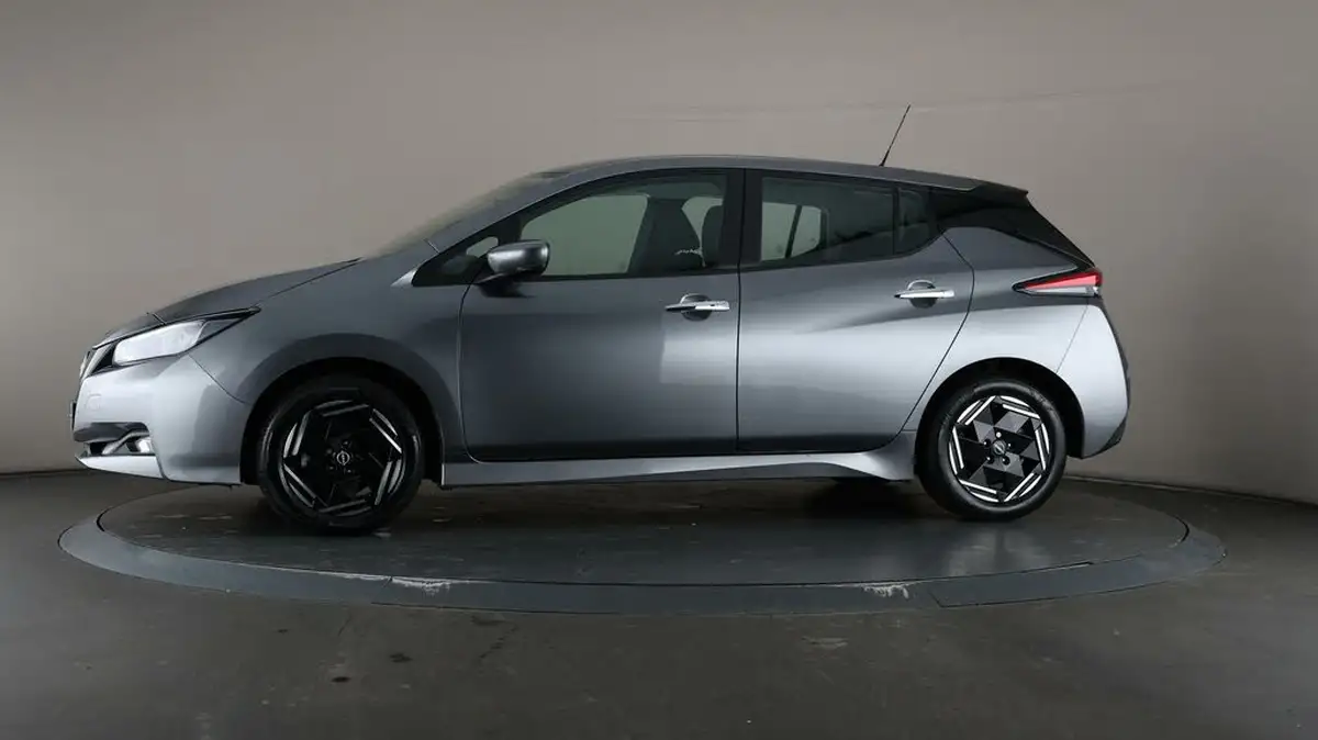 2023-nissan-leaf-e-acenta-39kwh-big-36