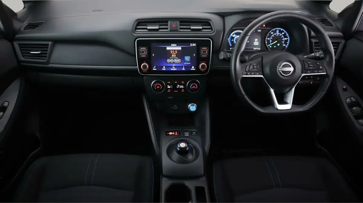 2023-nissan-leaf-e-acenta-39kwh-big-12