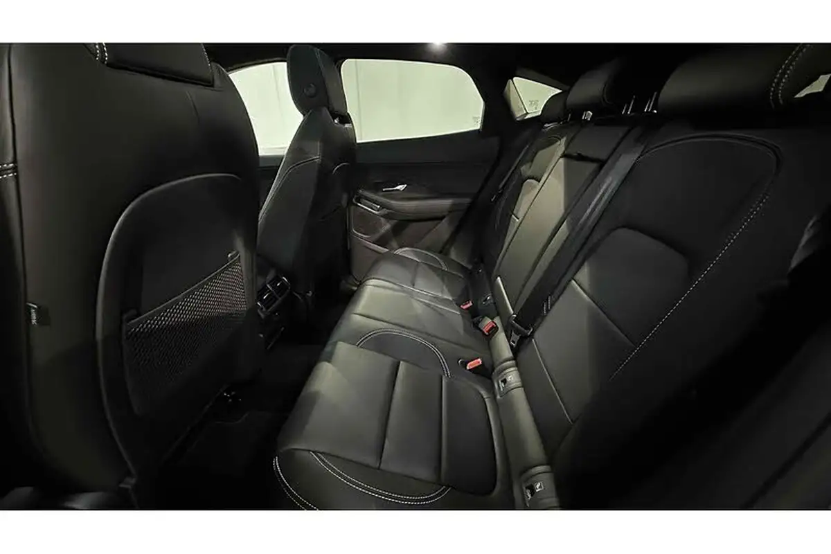 2023-jaguar-e-pace-15-p300e-r-dynamic-black-big-24
