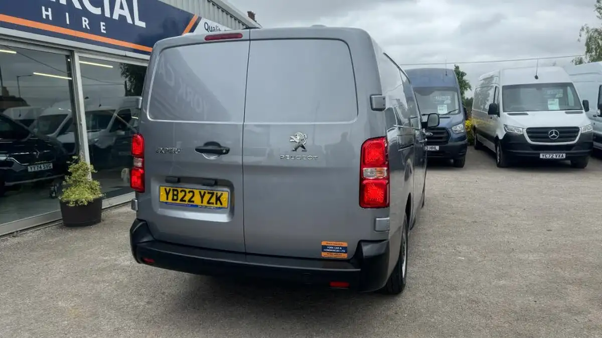 2022-peugeot-expert-20-bluehdi-professional-premium-long-1400-big-18
