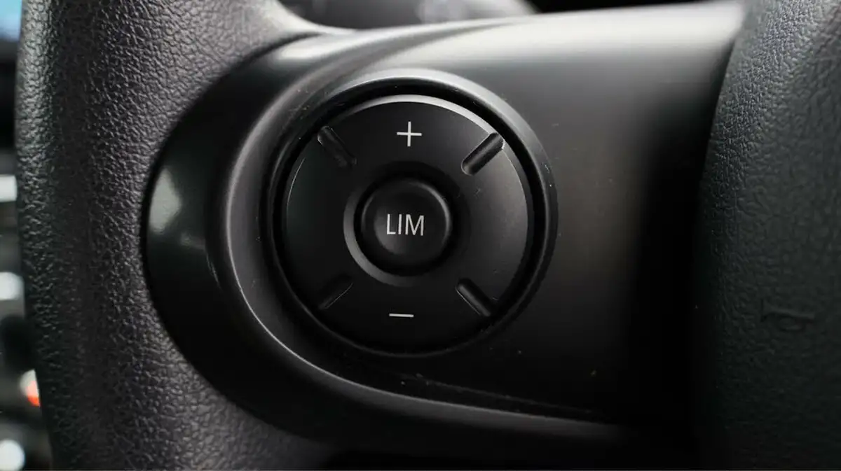 2020-mini-cooper-15-one-classic-5d-auto-big-21