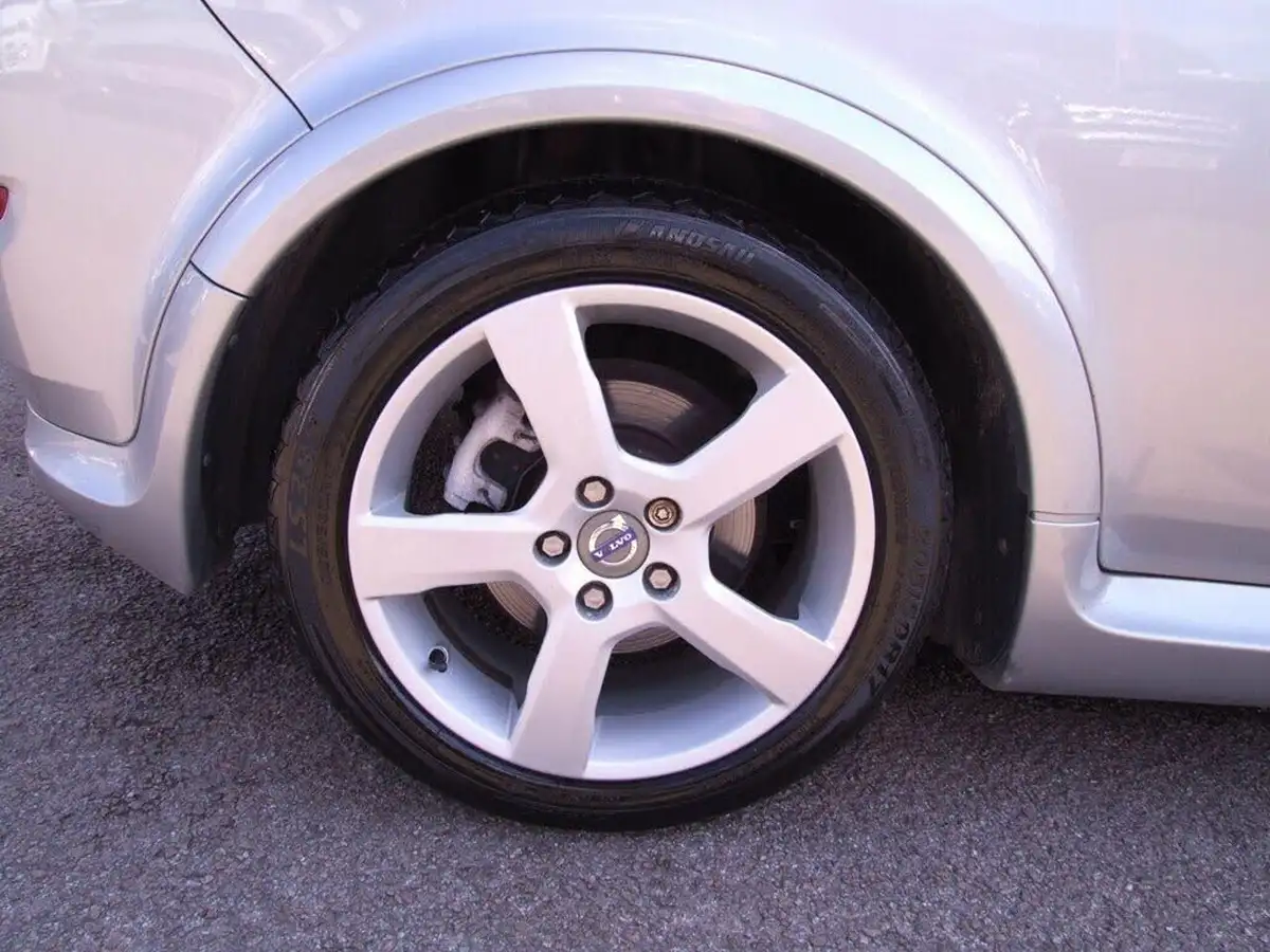 2010-volvo-c30-16td-r-design-big-20