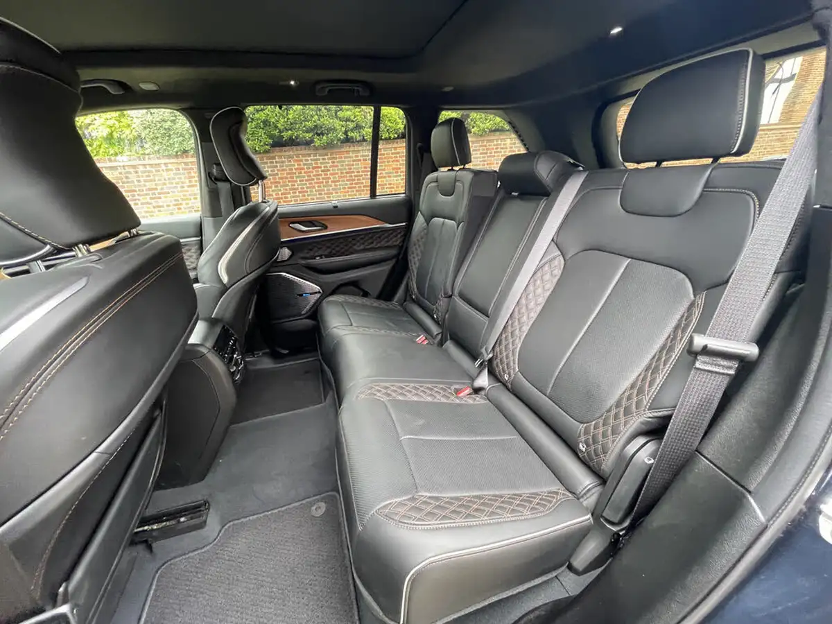 2023-jeep-grand-cherokee-20-gme-summit-reserve-big-21