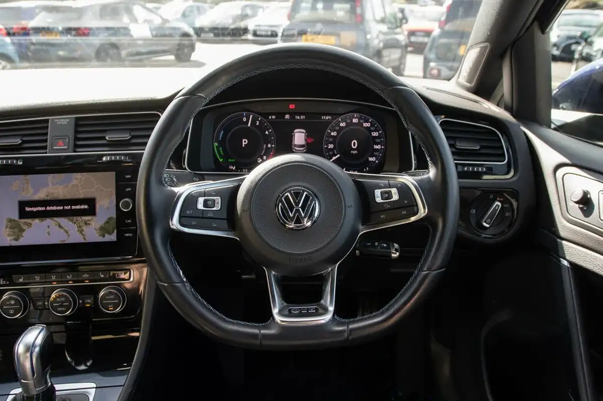 2018-volkswagen-golf-14-tsi-gte-advance-big-20