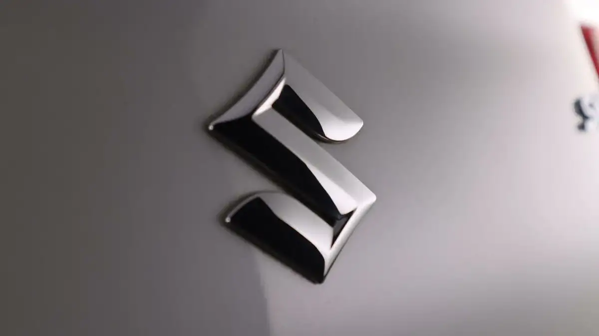 2019-suzuki-swift-12-dualjet-attitude-big-19