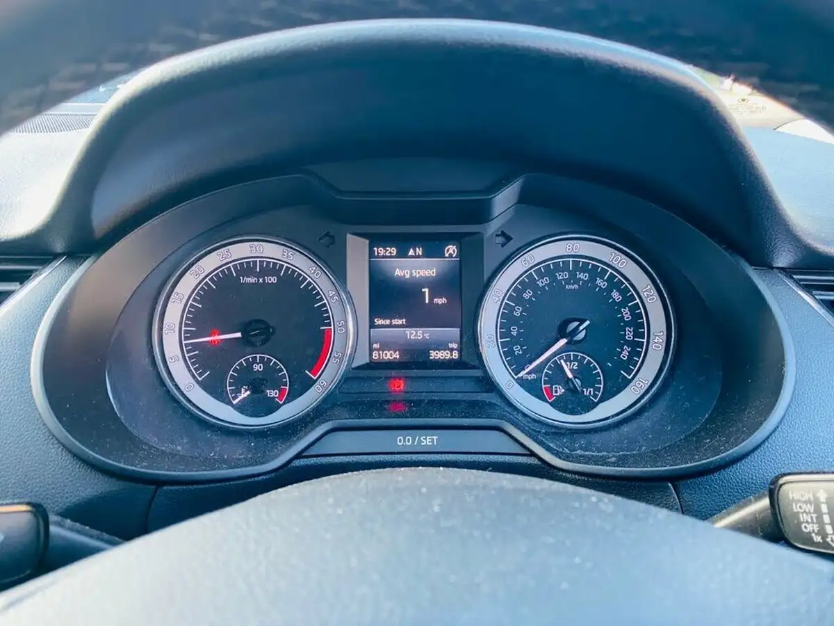 2018-skoda-octavia-16tdi-se-l-scr-estate-big-14