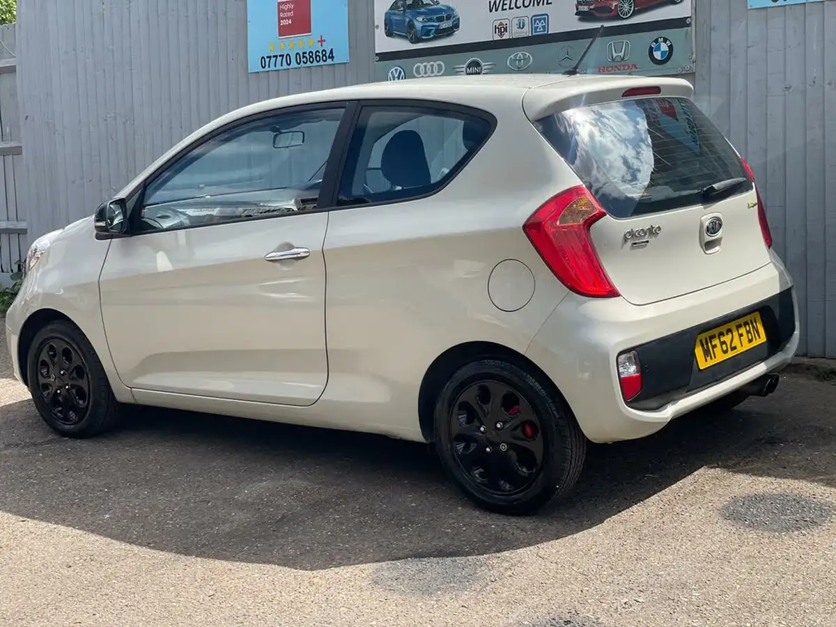 2012-kia-picanto-125-halo-big-25