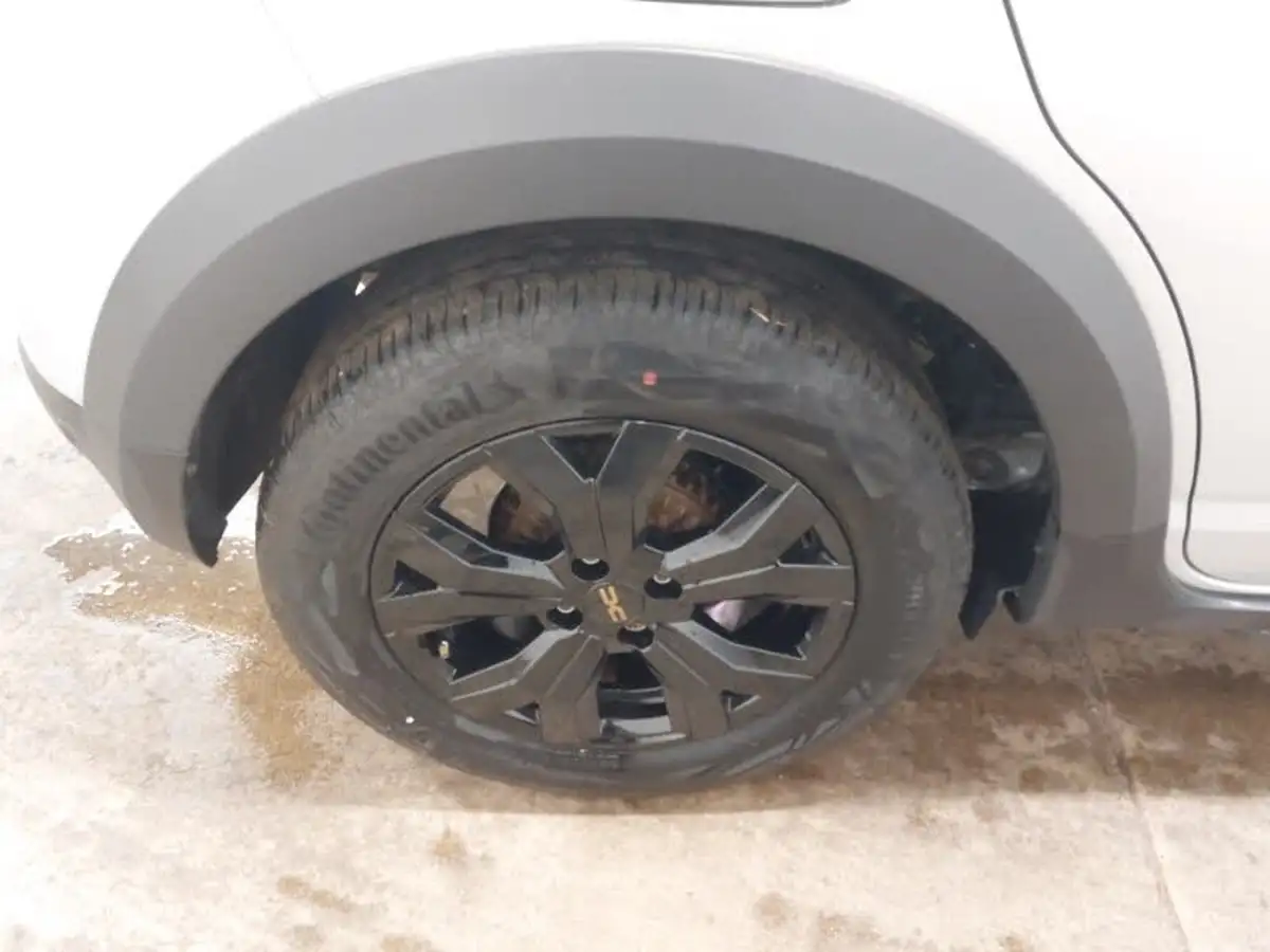 2024-dacia-sandero-stepway-10-tce-extreme-90bhp-big-16