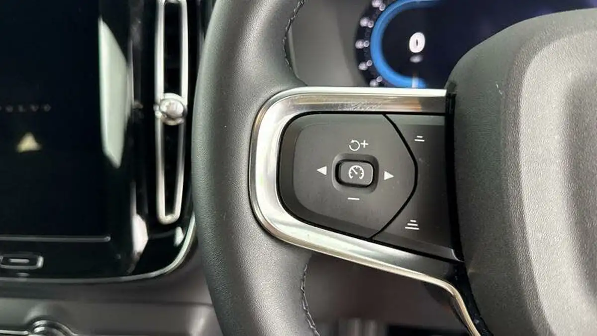 2022-volvo-xc40-20-b4-plus-awd-big-22