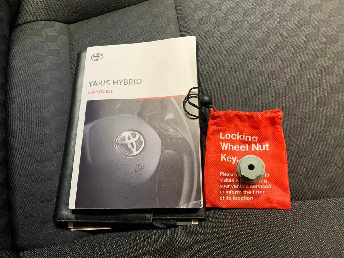 2022-toyota-yaris-15-vvt-i-icon-big-36