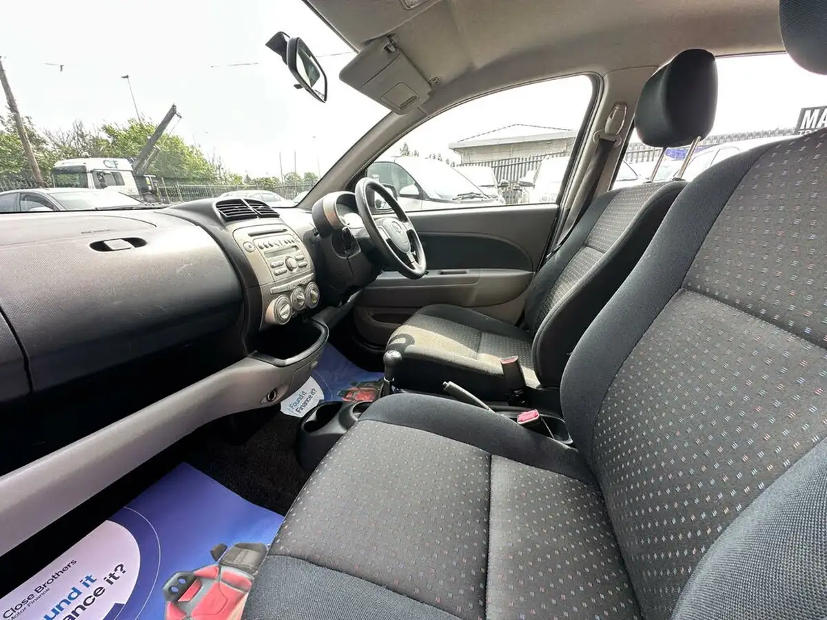 2009-daihatsu-sirion-13-se-big-21