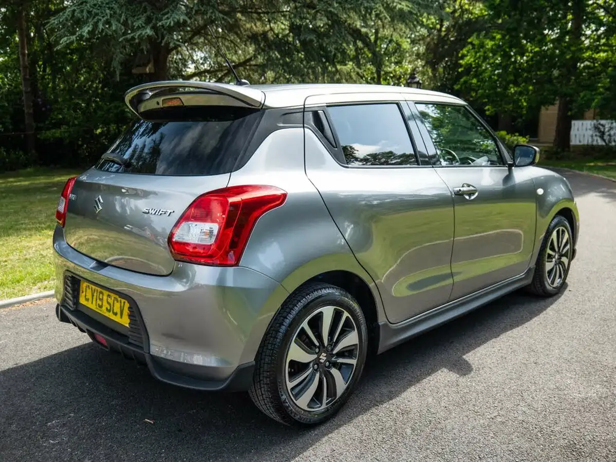 2019-suzuki-swift-12-dualjet-attitude-big-6
