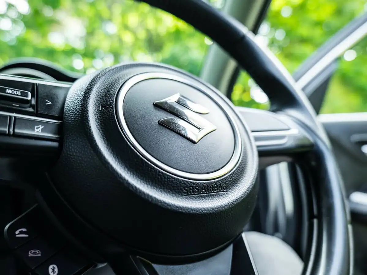 2019-suzuki-swift-12-dualjet-attitude-big-30