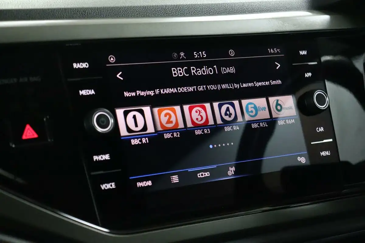 2021-volkswagen-polo-10-match-big-35