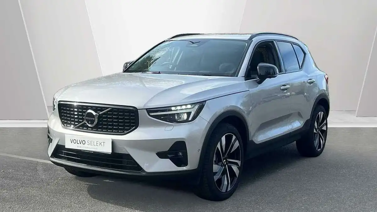 2024-volvo-xc40-20-b4-ultra-bright-big-5