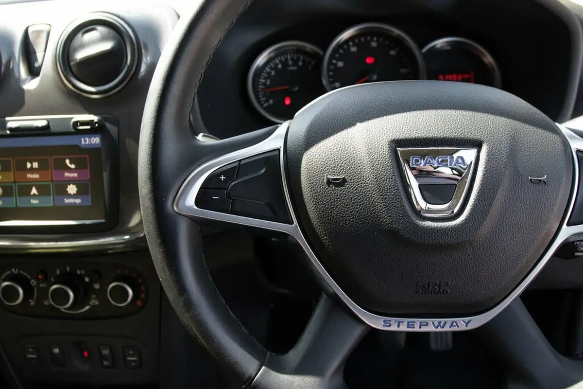 2020-dacia-logan-mcv-stepway-09-tce-comfort-big-18