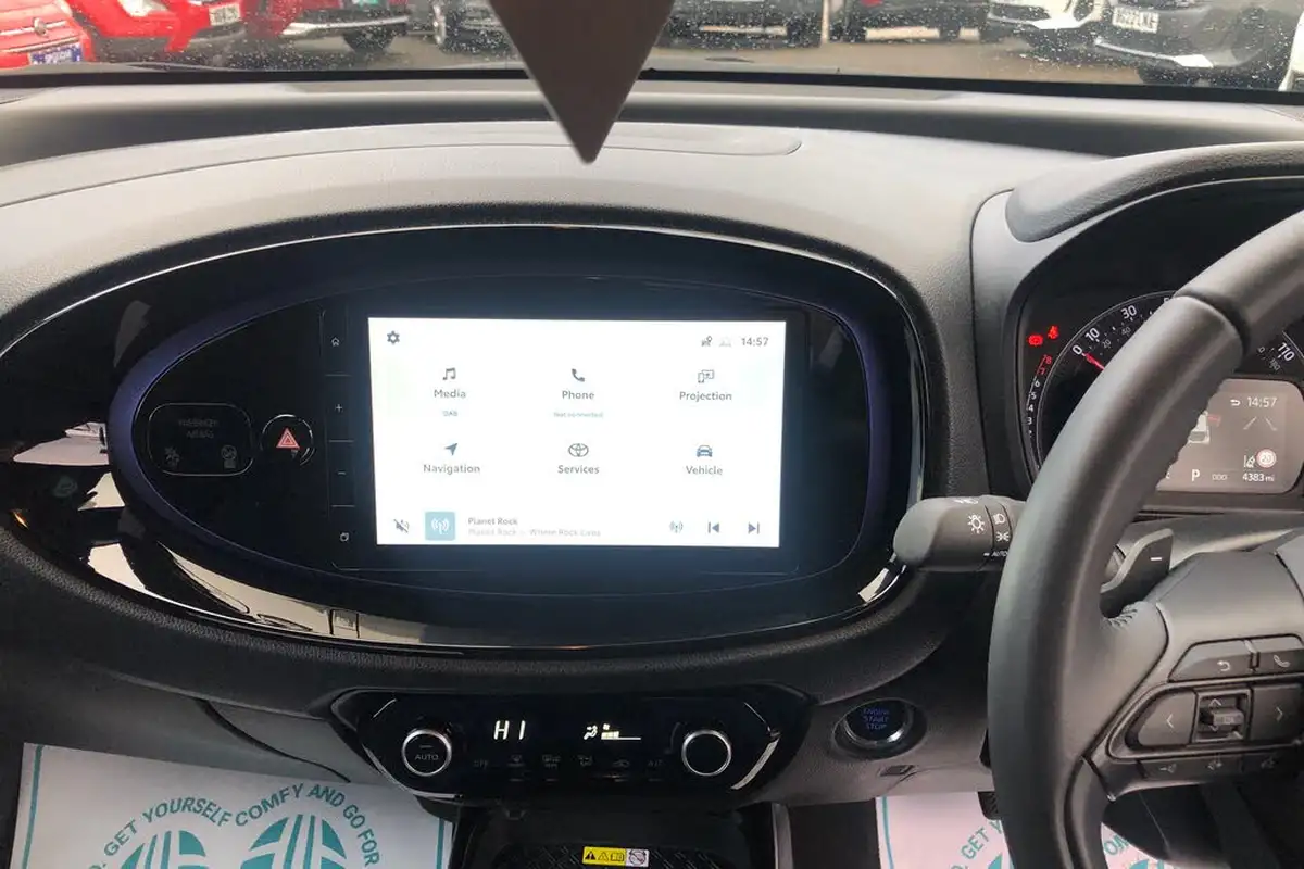 2023-toyota-aygo-x-10-vvt-i-exclusive-cvt-big-7