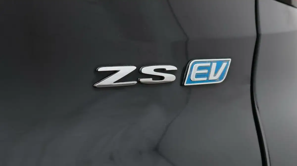 2022-mg-zs-suv-e-trophy-ev-176ps-big-22